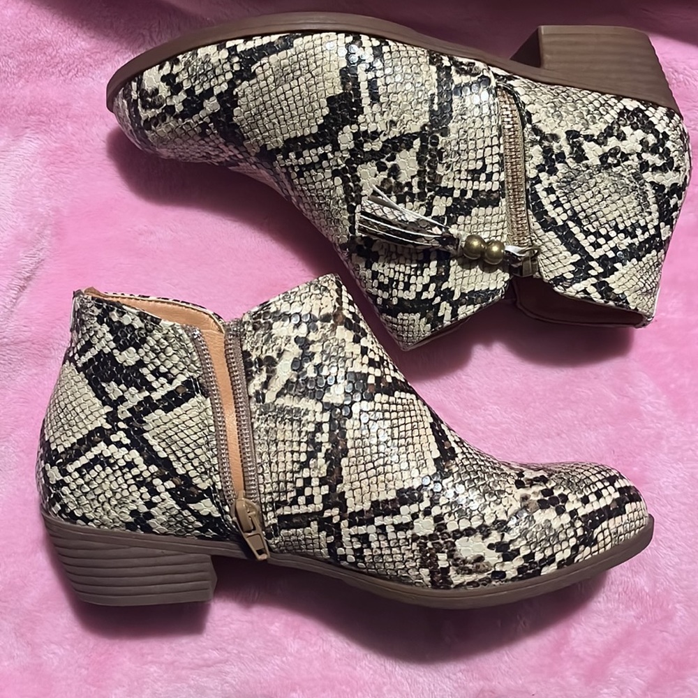 Mata snakeprint boots